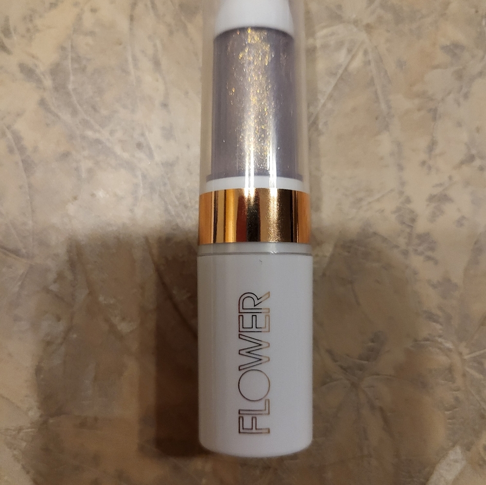 Gold and White Lipstick for a Glamorous Finish New has never been used.